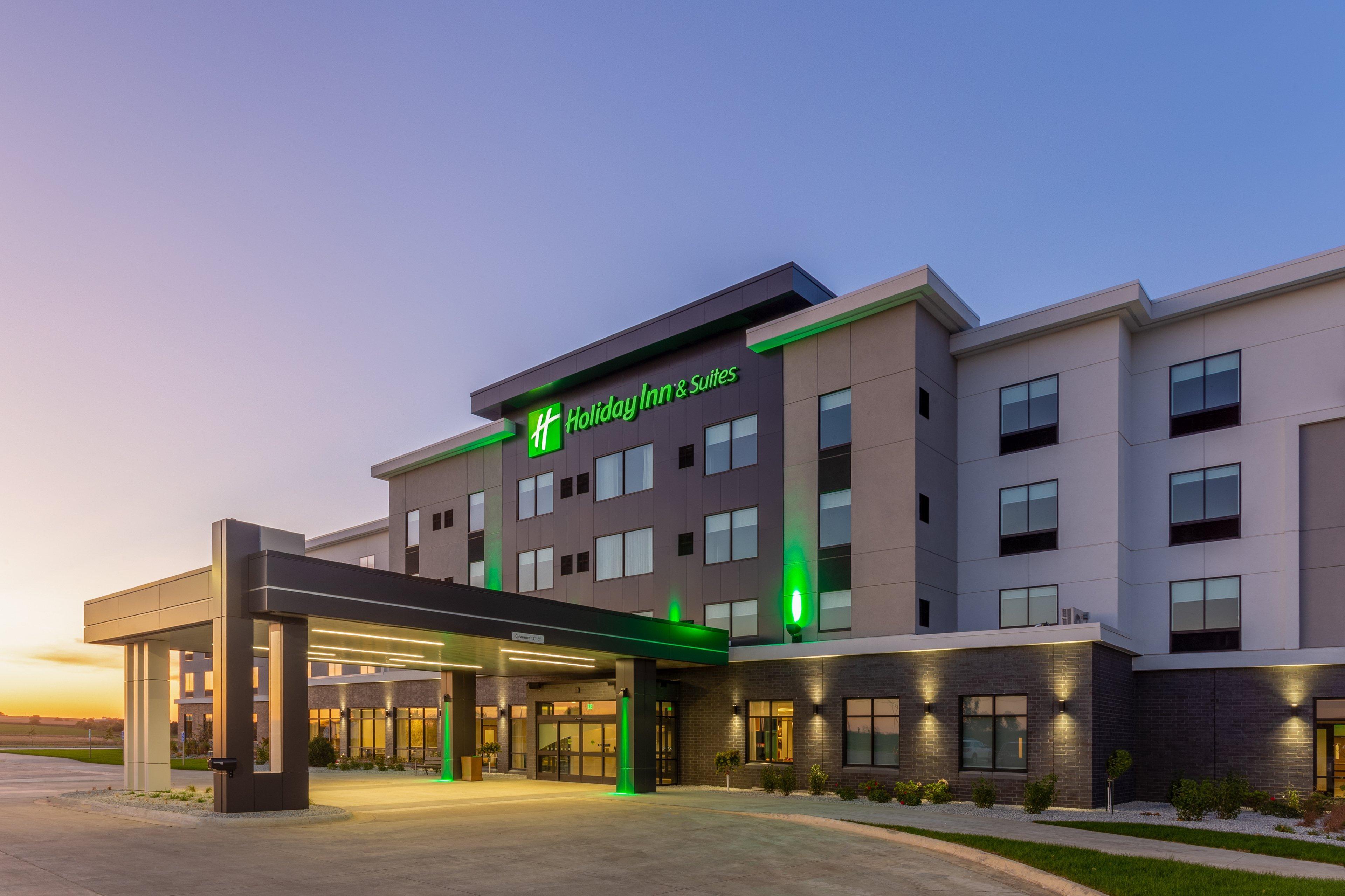 Holiday Inn & Suites Cedar Falls-Waterloo Event Ctr By Ihg Exterior foto