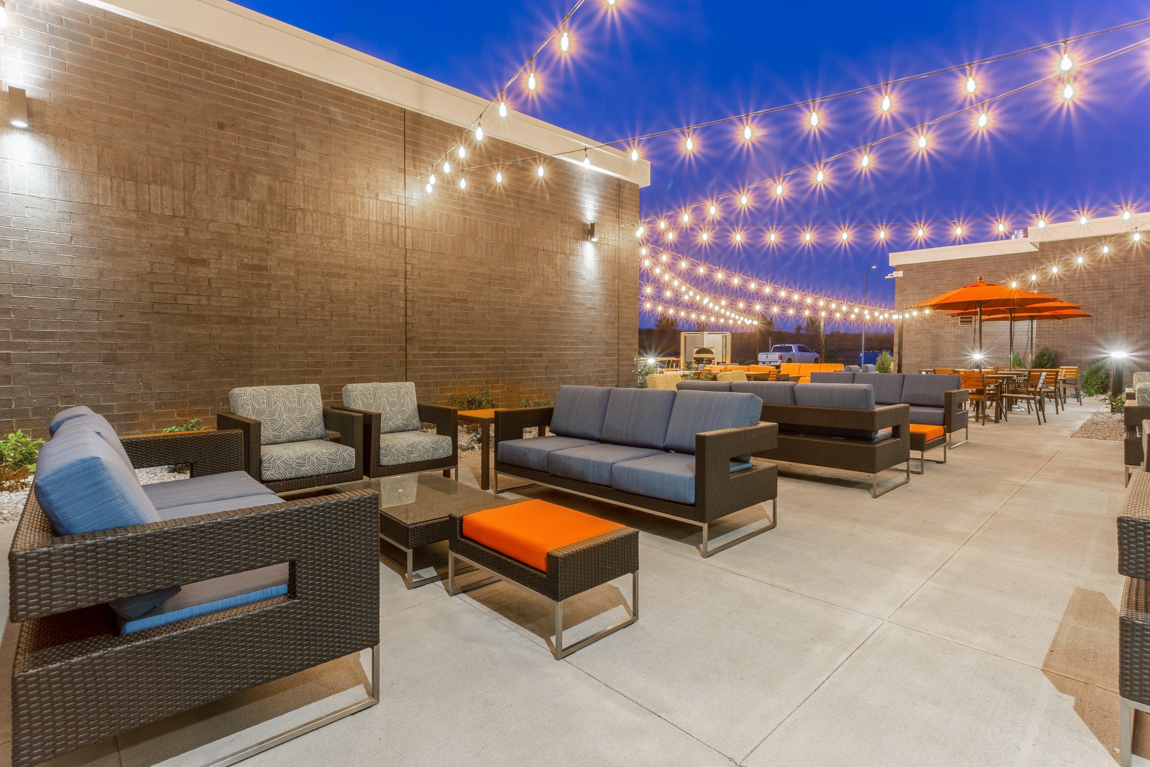 Holiday Inn & Suites Cedar Falls-Waterloo Event Ctr By Ihg Exterior foto