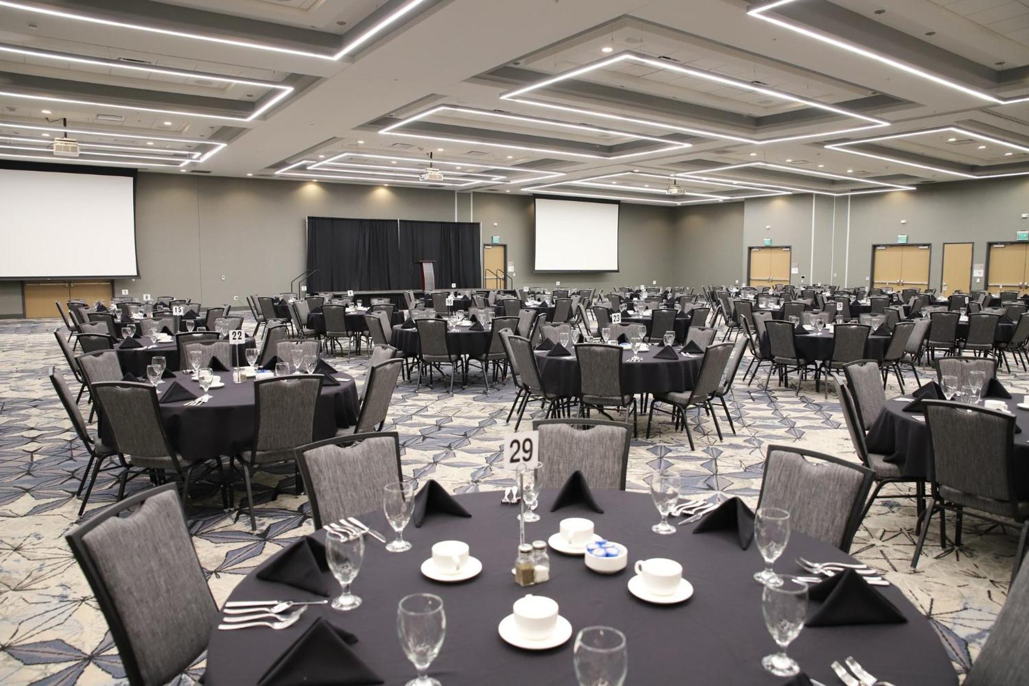 Holiday Inn & Suites Cedar Falls-Waterloo Event Ctr By Ihg Exterior foto