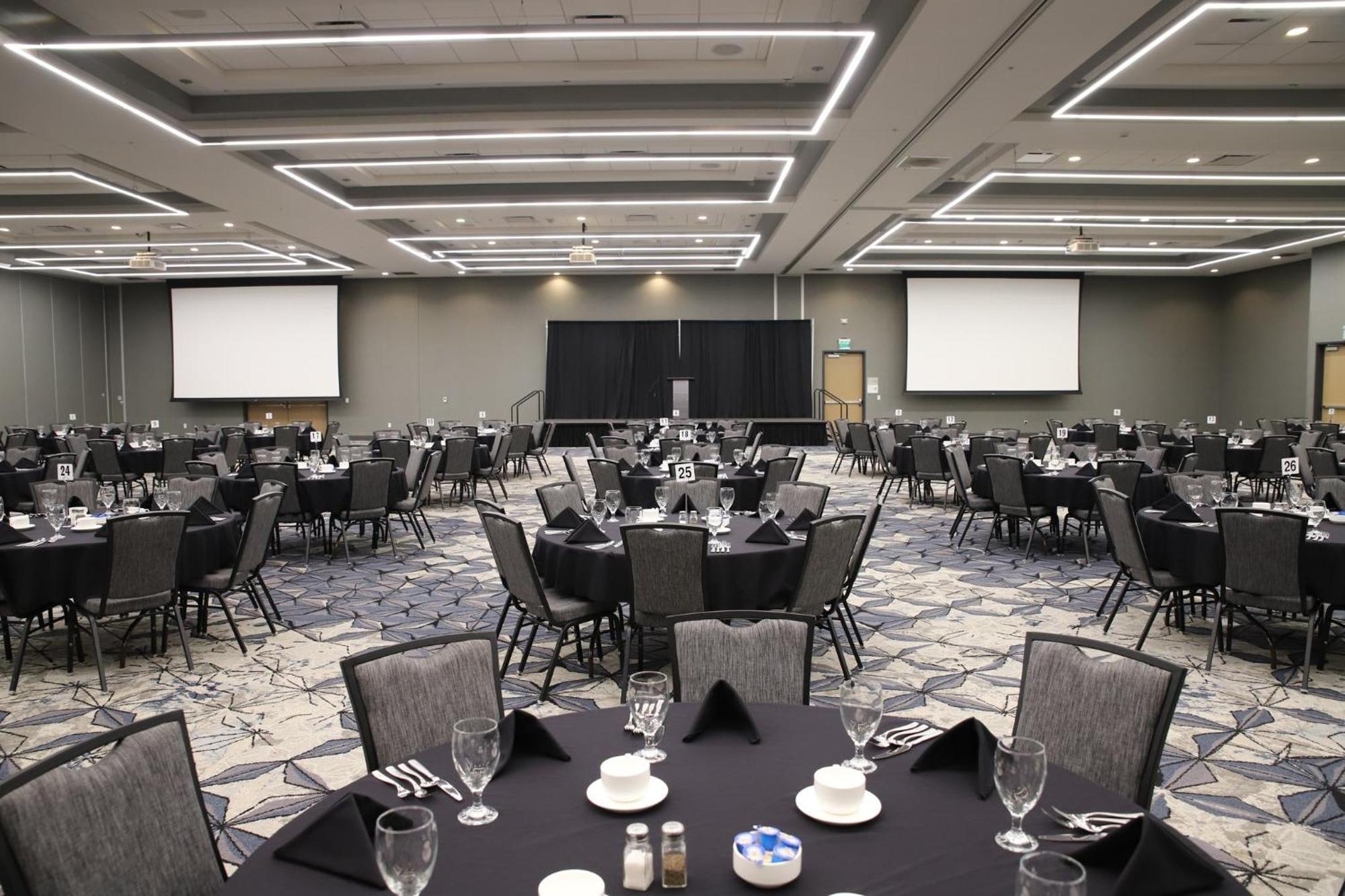 Holiday Inn & Suites Cedar Falls-Waterloo Event Ctr By Ihg Exterior foto