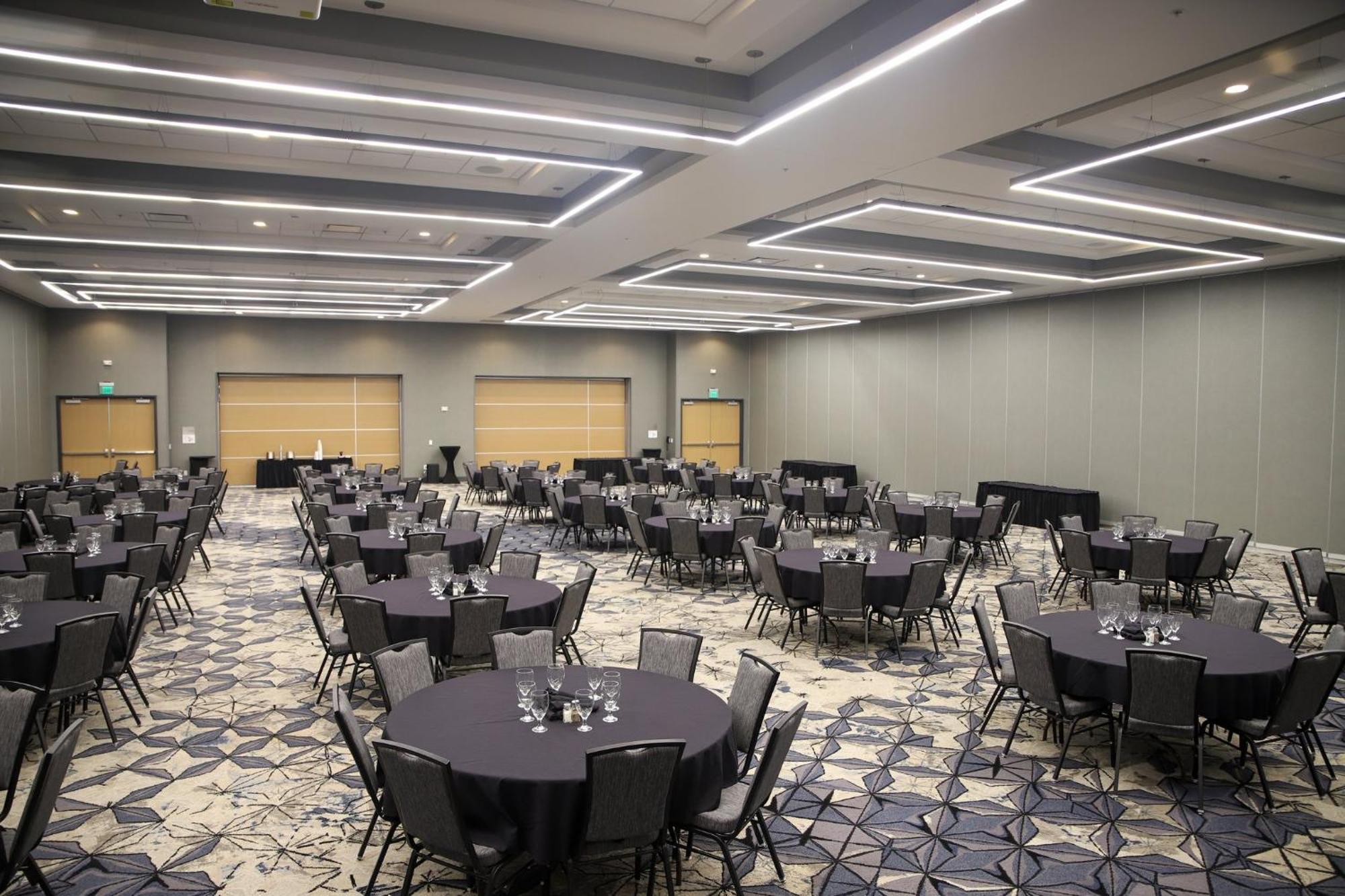 Holiday Inn & Suites Cedar Falls-Waterloo Event Ctr By Ihg Exterior foto